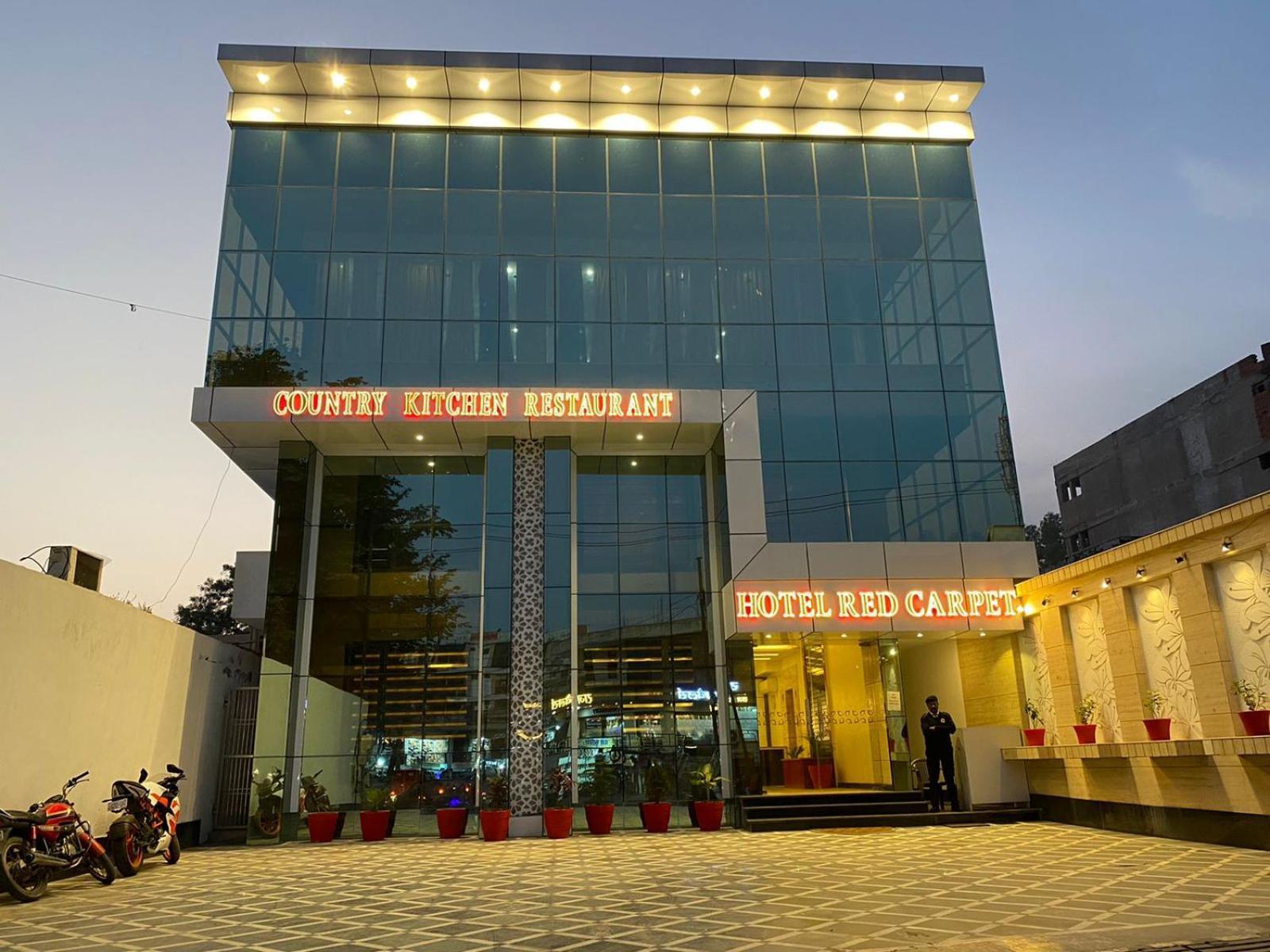 Hotel Red Carpet Tājganj المظهر الخارجي الصورة