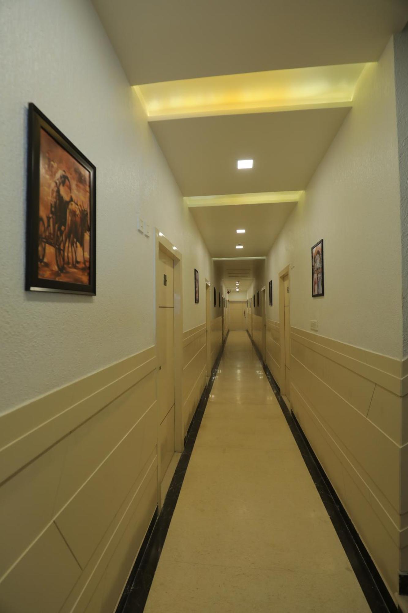 Hotel Red Carpet Tājganj المظهر الخارجي الصورة